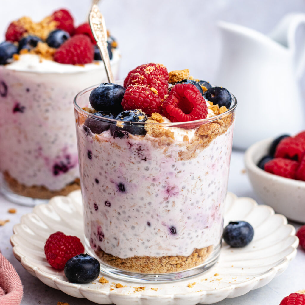 The current image has no alternative text. The file name is: Berry-cheesecake-overnight-oats-10.jpg